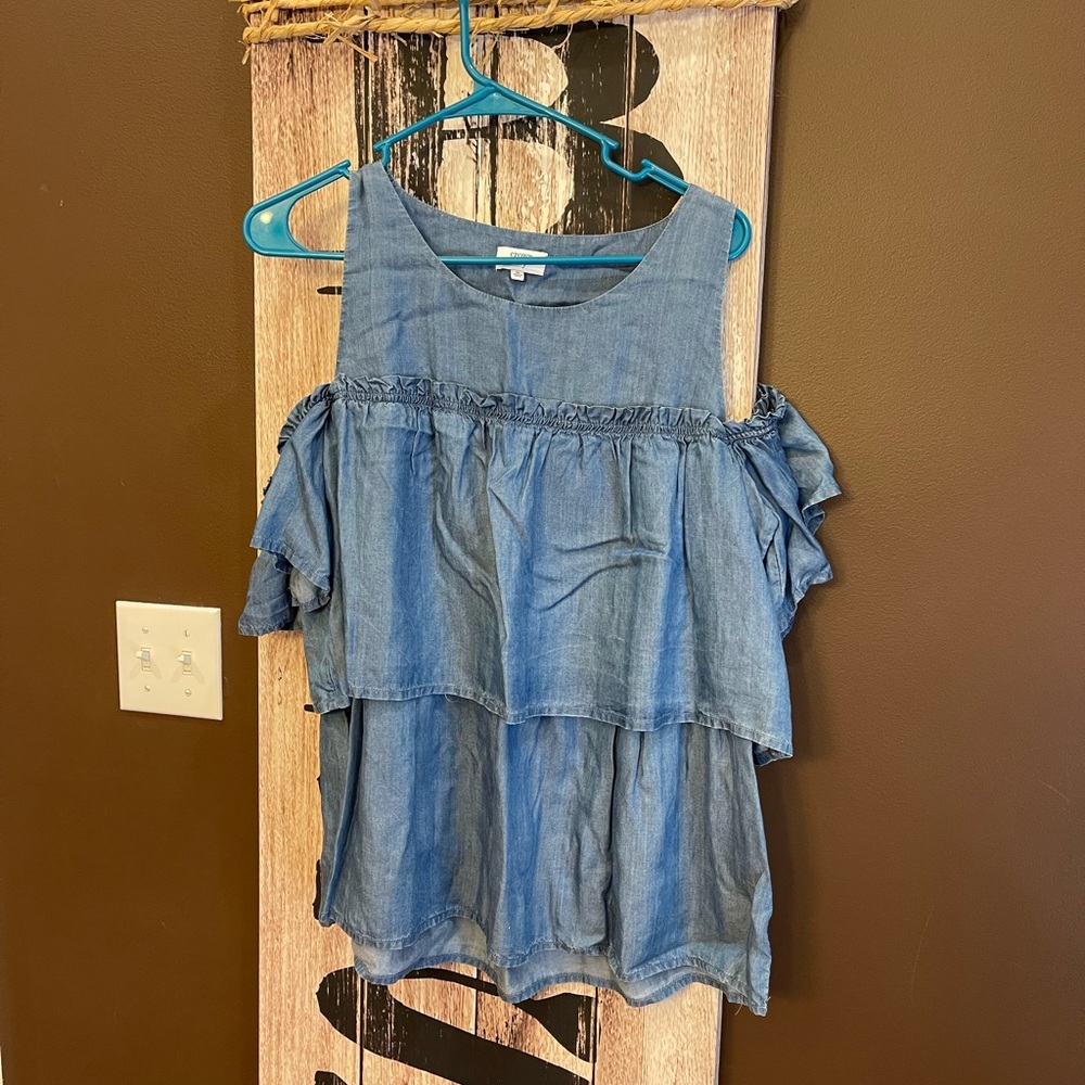 Cute crown and Ivy too. Size medium.